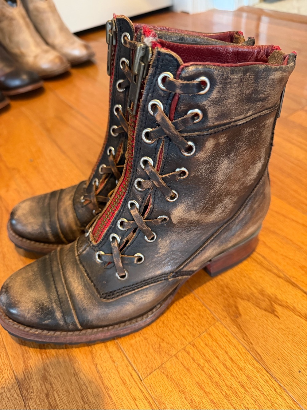 Freebird by Steven Liverpool 7 black distressed